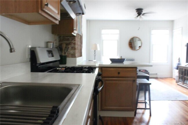 Building Photo - 348 Warburton Ave