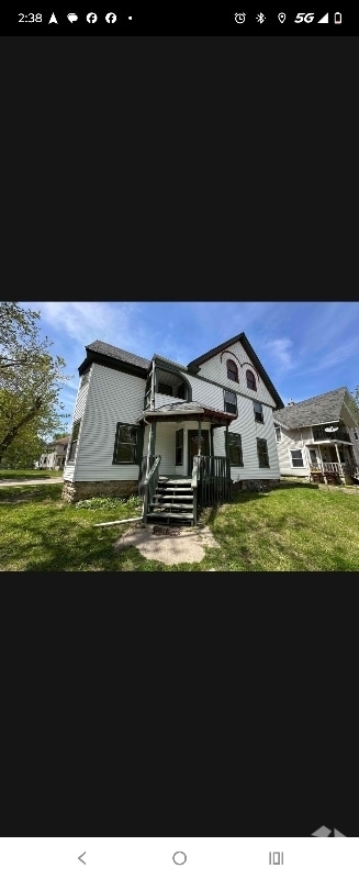 Building Photo - 541 Woodlawn Ave