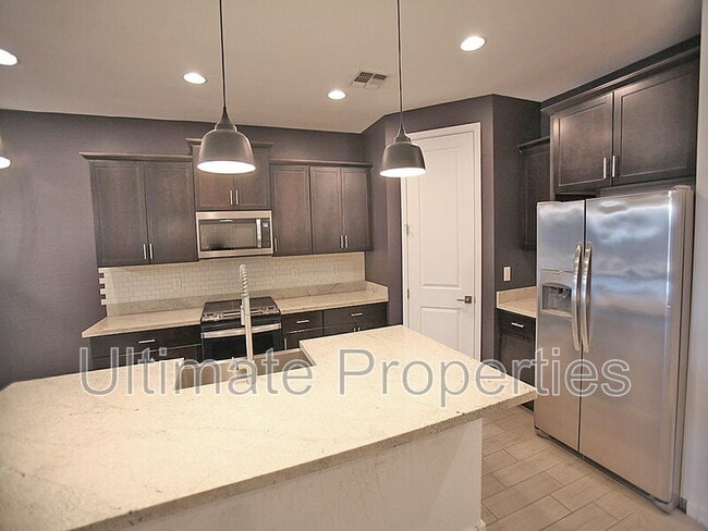 Building Photo - 12639 W Country Club Trail