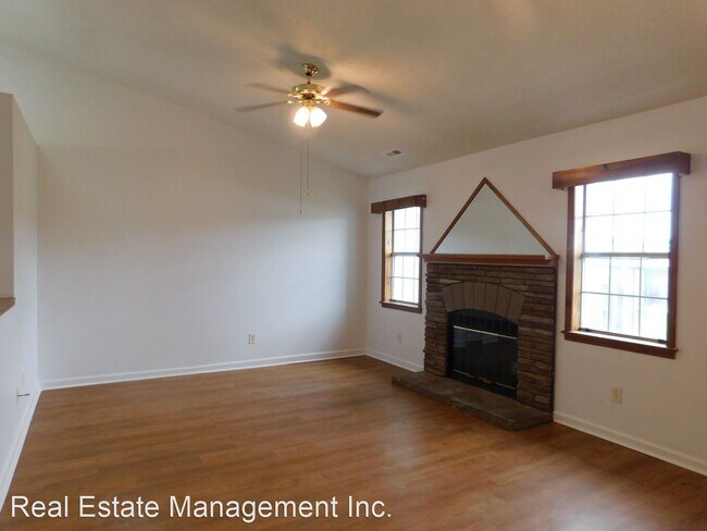 Building Photo - 2 br, 1 bath House - 132B Witten Cir