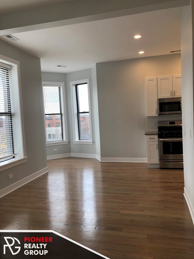 Foto del edificio - 358 W Dickens Ave