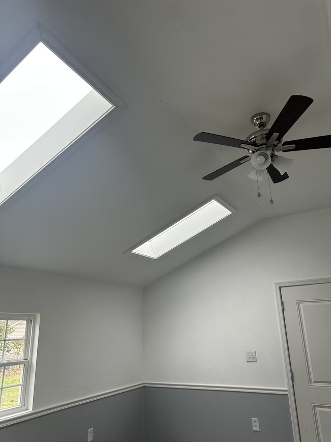 Building Photo - 504 Spellman St