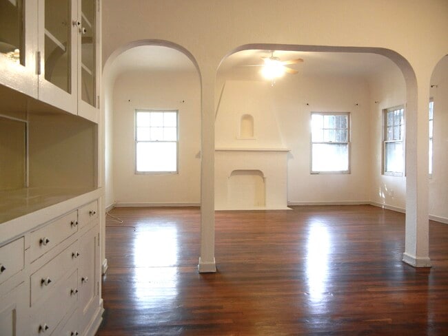 Building Photo - 4736 Franklin Ave