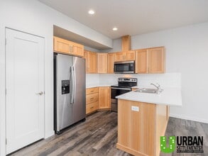 Building Photo - 224 S Woodlawn Rd