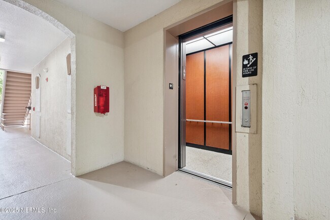 Foto del edificio - 13364 Beach Blvd