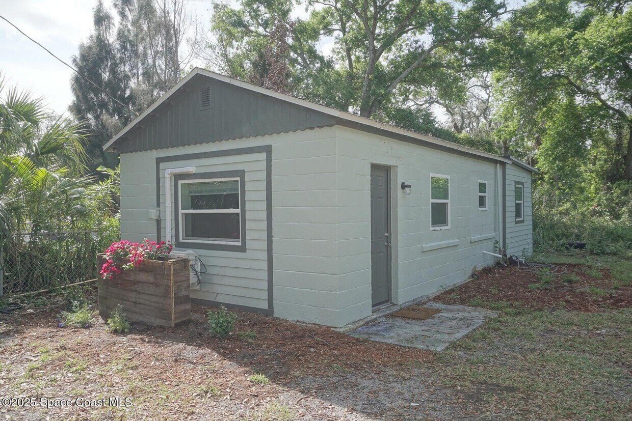 Foto principal - 2850 Shwonda Ave NE