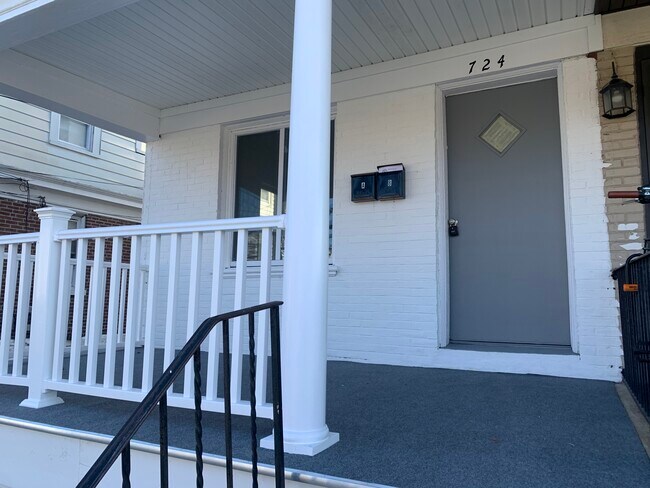 Building Photo - 724 Pusey Ave