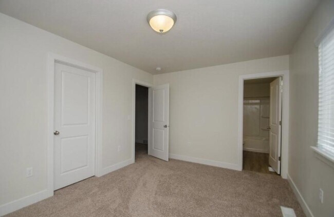 Building Photo - 1109 W 600 S