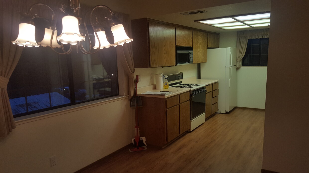 Kitchen - 3145 Benham Ct