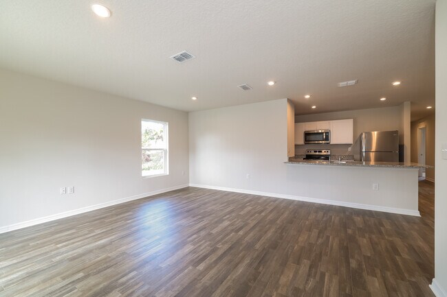 Building Photo - 1427 Swan Ct