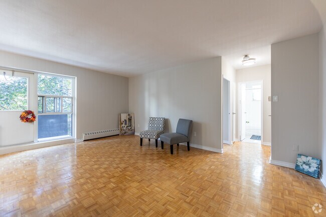 1BR, 1BA - Salon - The Park Fifty-Two