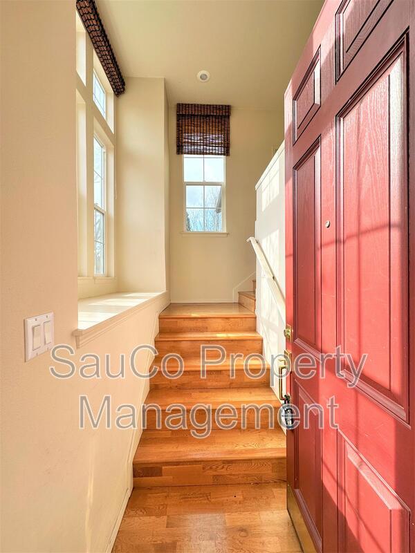 Building Photo - 1867 NE Ashberry Dr