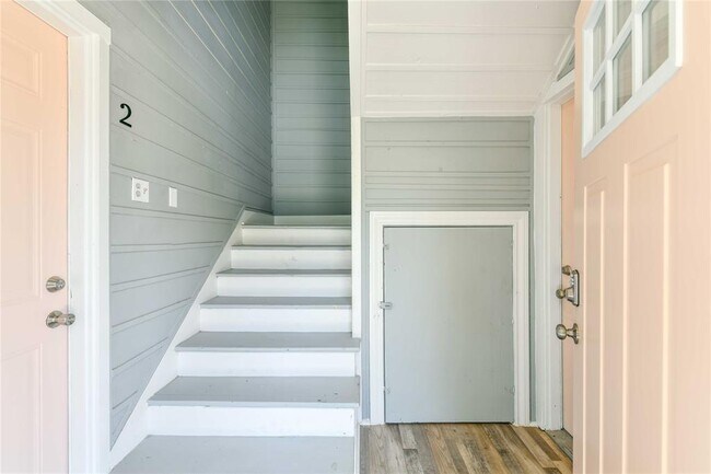 Building Photo - 4615 Schroeder St