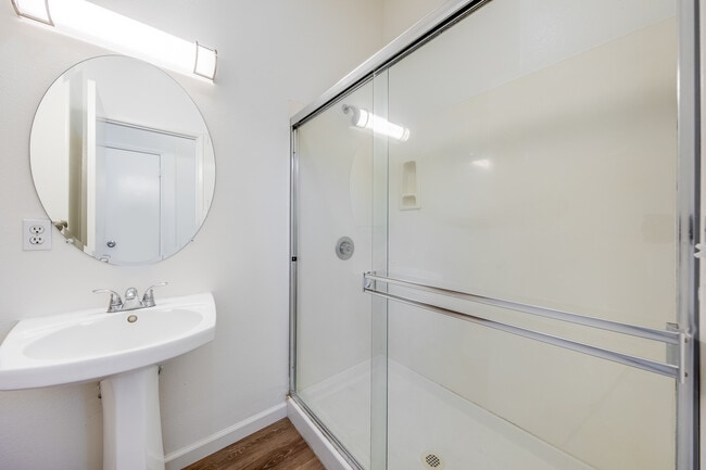 Building Photo - 714 Varsi Pl