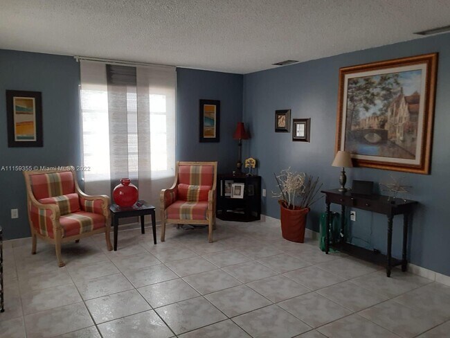 Foto del edificio - 11870 SW 5th St