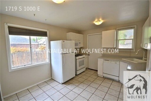 Foto del edificio - No Deposit Option! Amazing 3 Bedroom Sugar...