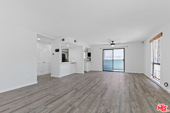 Building Photo - 11064 La Grange Ave