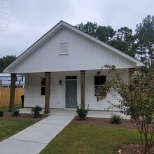 Building Photo - 204 S Johnson St