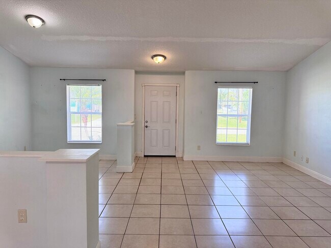 Foto del edificio - 5906 Spruce Dr