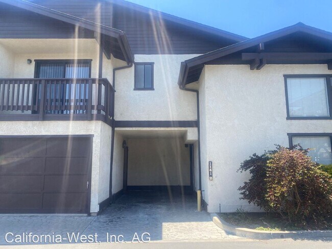 Building Photo - 2 br, 2.5 bath House - 1141 B Ash Street