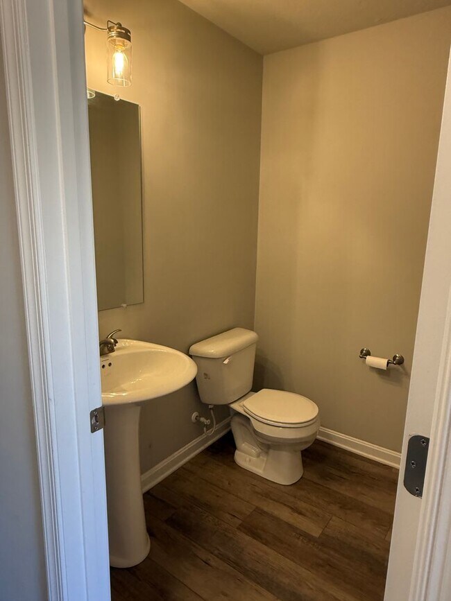 Foto del edificio - 650 N College St