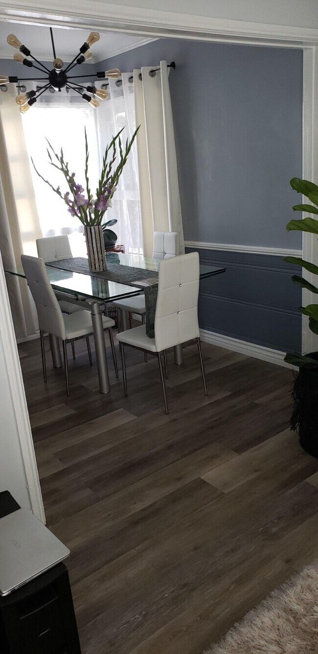 dinning room - 116 1/2 S Kenmore Ave