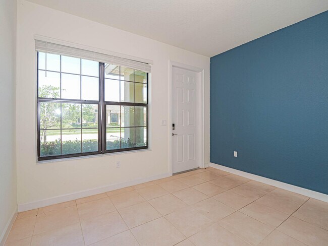 Building Photo - 10085 W Villa Cir