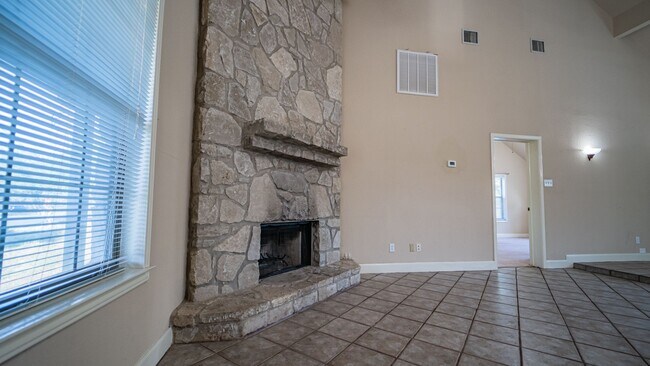 Building Photo - Bulverde Gem for Lease