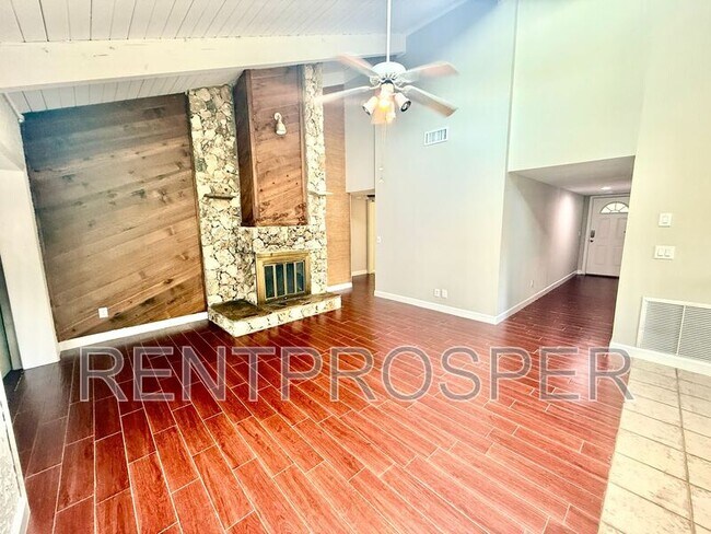 Foto del edificio - 1103 Dappled Elm Ln