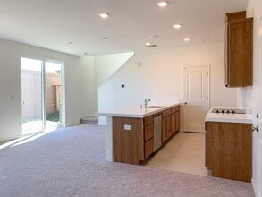 Building Photo - 2240 Gladiola Dr