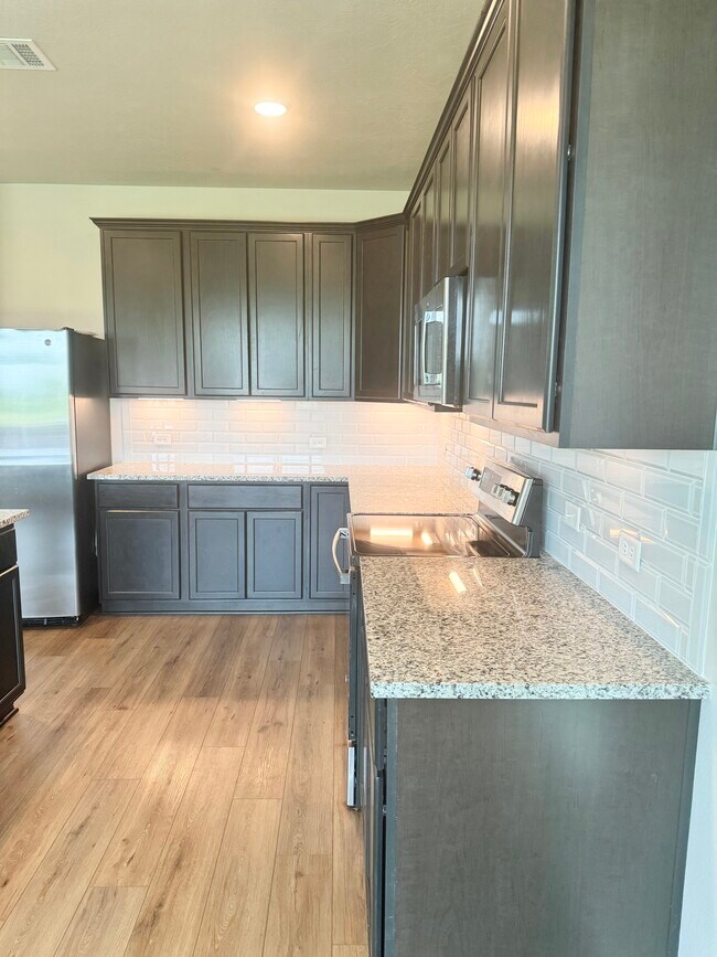 Building Photo - 1308 Kingsgate Dr