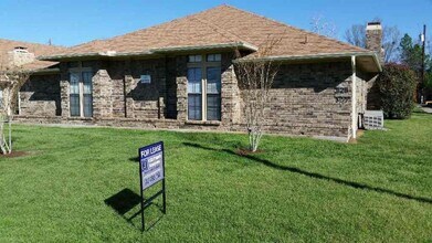 Building Photo - 3149 Tudor Ln