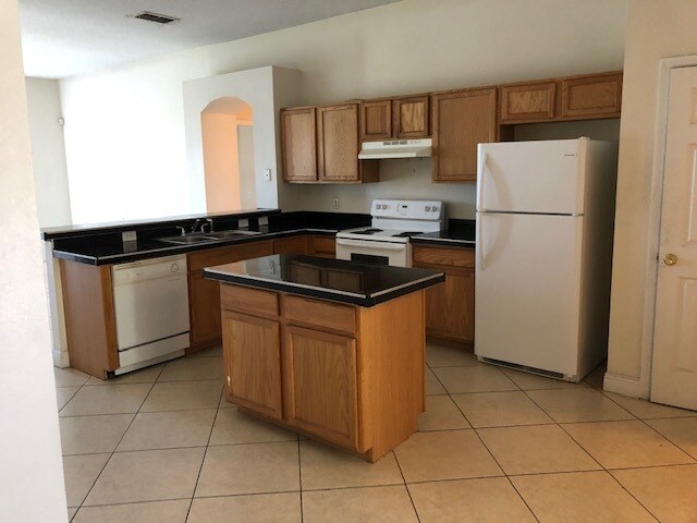 Foto del edificio - 3749 Benson Park Blvd