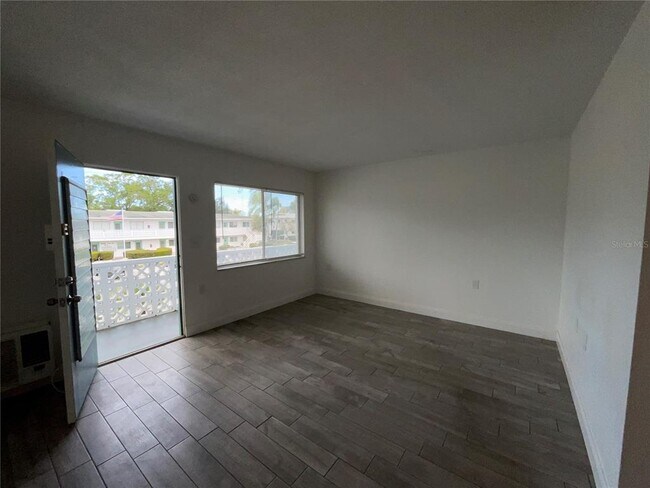 Foto del edificio - 8455 112th St N