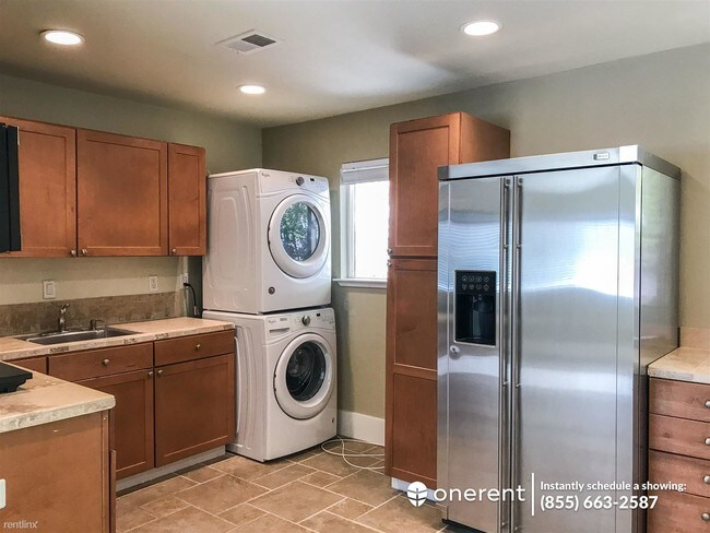 Foto del edificio - 2700 Cherry Ln
