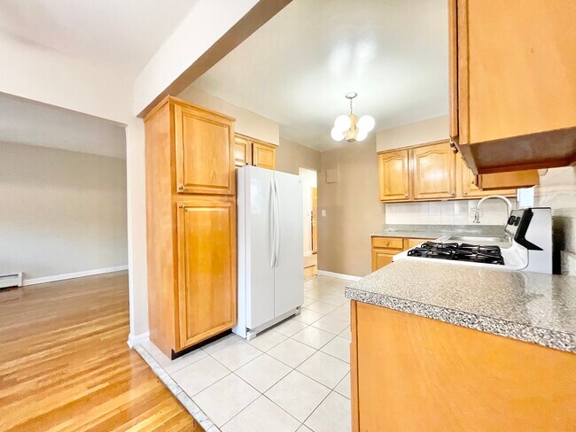 Foto del edificio - 2104 Hoyt Ave S