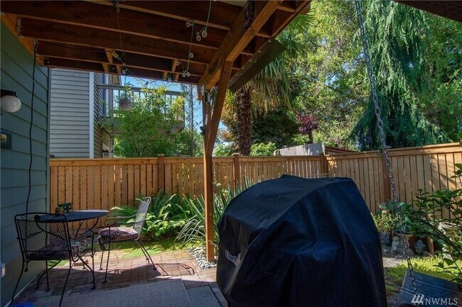 Foto del edificio - Charming Craftsman-Style Home in the Heart...
