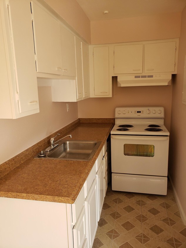 4 Claremont Dr Unit D, Marrero, LA 70072 Room for Rent in Marrero, LA