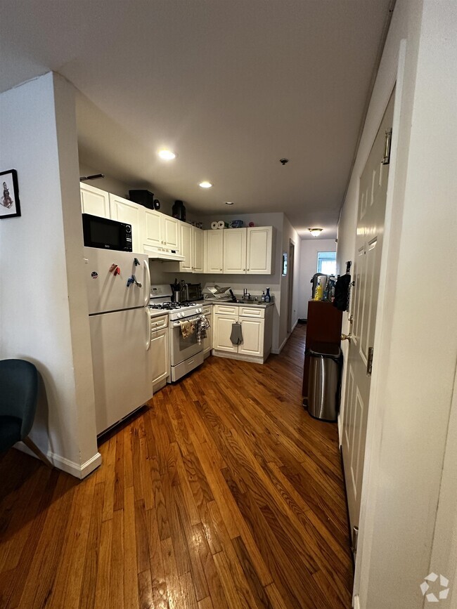 Building Photo - 407 1st St