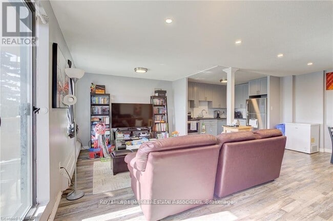Photo du bâtiment - 1100 Courtland Ave E