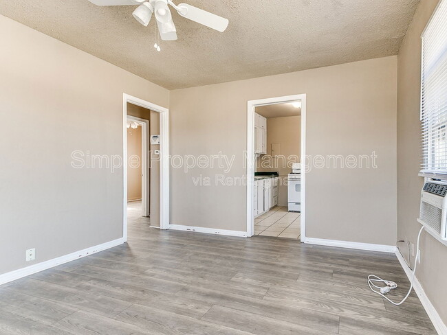 Building Photo - 4011 N Rockwell Ave