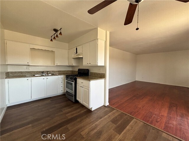 Foto del edificio - 5941 Limonite Ave