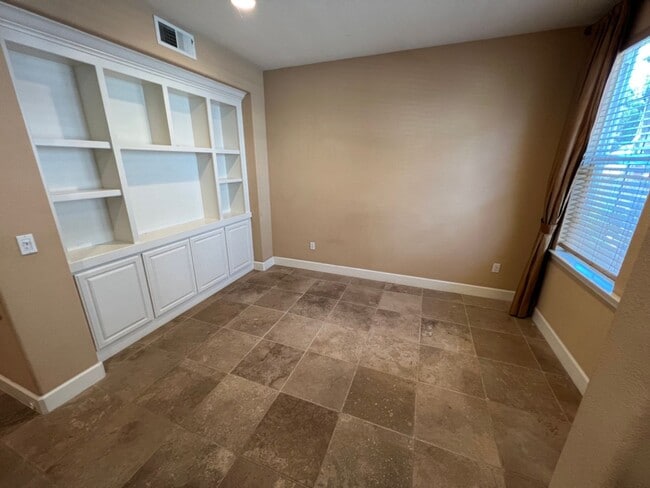 Building Photo - Meticulously Maintained 3 Bed 2.5 Bath Townhouse in Sunnyvale. Must see!