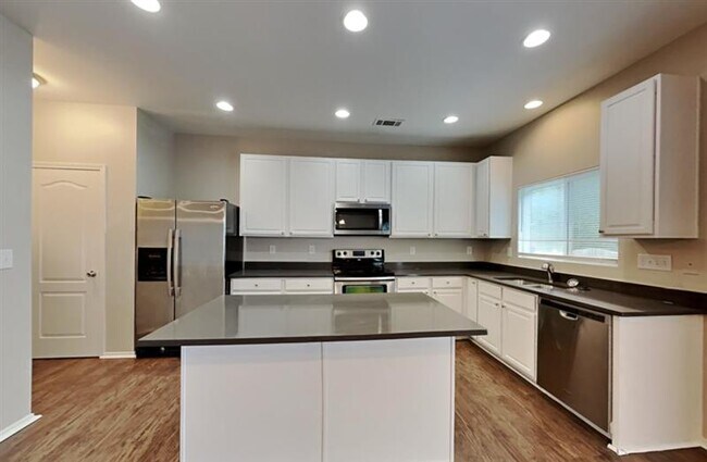 Foto del edificio - Home For Rent