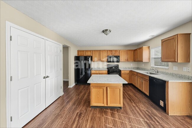 Foto del edificio - 4024 Walnut Crossing Dr