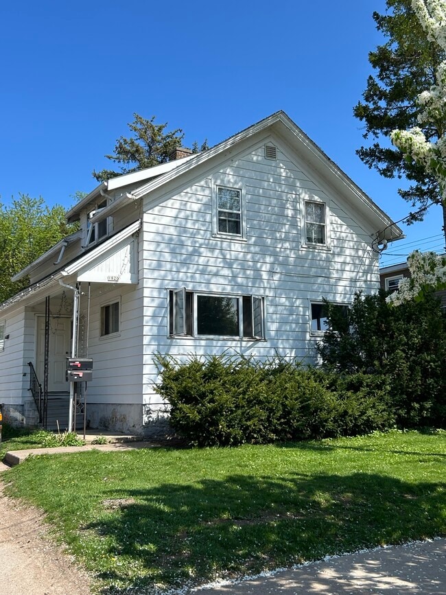 Building Photo - 1820 Iowa St