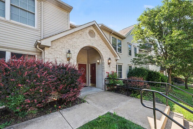 Foto del edificio - 136 Hiddenwood Dr