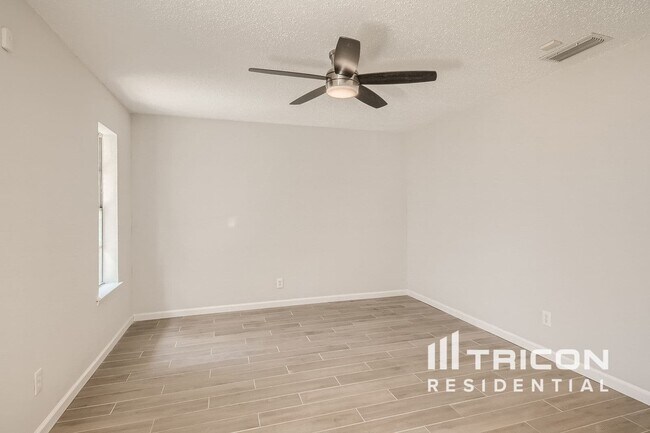 Building Photo - 2625 Sam Houston Dr
