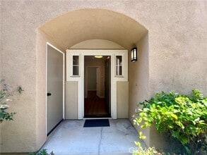 Building Photo - 33 Visalia
