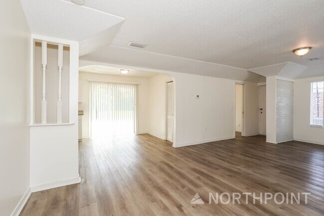 Building Photo - 3 BR/1.5BA | Newly Renovated Single Family Home |  Huge backyard|In Jacksonville!